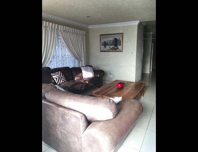 5 BEDROOM HOUSE FOR SALE IN CHROOM PARK